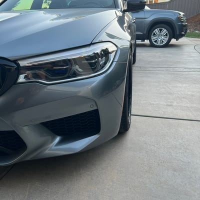 Staggered 20 inch Variant SHB-3P in Gloss Gunmetal w/ Gloss Black on a 2020 BMW M5 Competition
