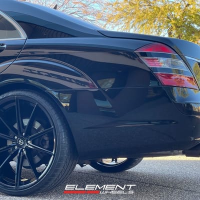 22 Staggered Curva Concept CFF46 in Gloss Black on a 2007 Mercedes S 600