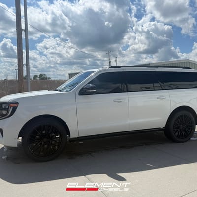 24 inch TIS Motorsports 506B in Gloss Black on a 2025 Ford Expedition