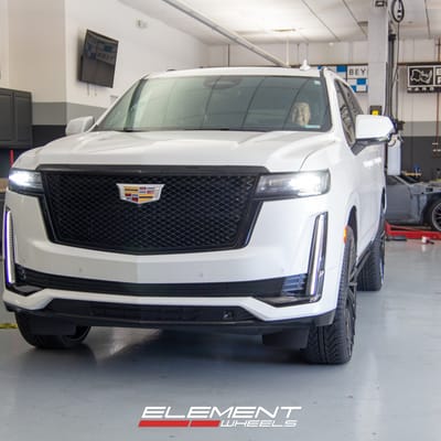 26 Inch Lexani Wraith in Full Gloss Black on a 2022 Cadillac Escalade