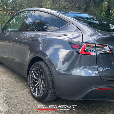 19 inch Staggered Avant Garde M520R Dark Graphite Metallic on a 2021 Tesla Model Y Long Range AWD