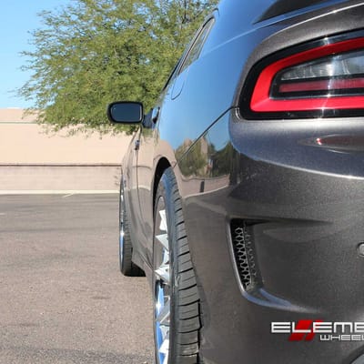 20 inch Staggered Ferrada FR2 Silver w/Machined Face Wheels on 2009 Dodge Charger 392 w/ Specs