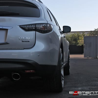 22x10.5 Forgestar F14 Gloss Gunmetal on a 2017 Infiniti QX70 w/ Specs