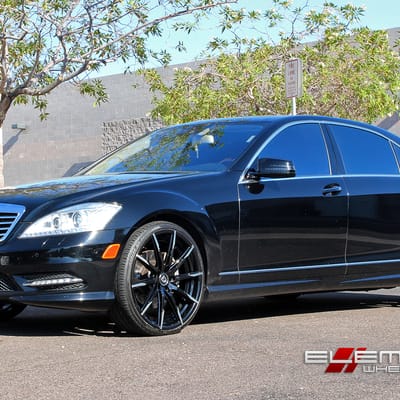 22 inch Lexani CSS15 Gloss Black w/ Machined Tips Wheels on 2013 Mercedes S550 w/ Specs