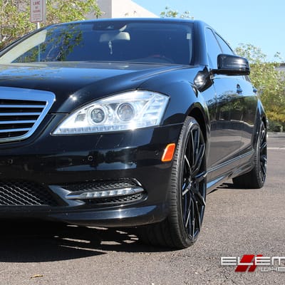 22 inch Lexani CSS15 Gloss Black w/ Machined Tips Wheels on 2013 Mercedes S550 w/ Specs