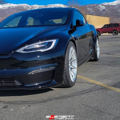 Staggered 20 Inch Variant Argon in Machined Silver on a 2022 Tesla Model S PLAID