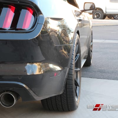 20 inch Staggered Niche Essen Black Wheels on a 2015 Chevrolet Camaro SS w/ Specs