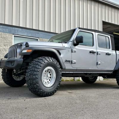 Black Rhino Primm Beadlock Silver w/ Mirror Face & Machined Ring On A Jeep Gladiator