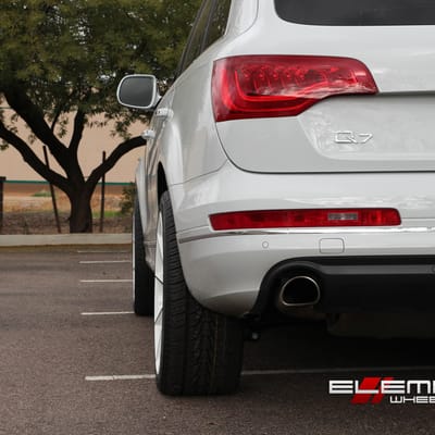 22x10 Lexani CSS10 Custom Painted on 2014 Audi Q7 w/ Specs
