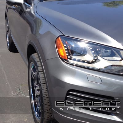 Lexani LX15 22x9 Black w/Machined Face Wheels on 2012 VW Touareg w/ Specs