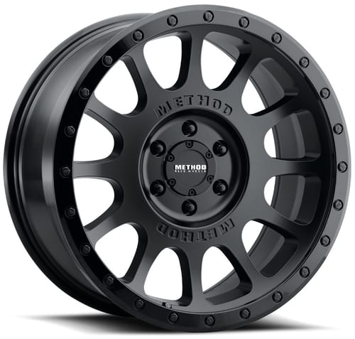 Method Race MR305 NV Matte Black w/ Gloss Black Lip