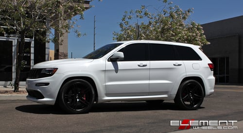 22x10.5 XO Caracas Matte Black on a 2014 Jeep Grand Cherokee SRT w/ Specs