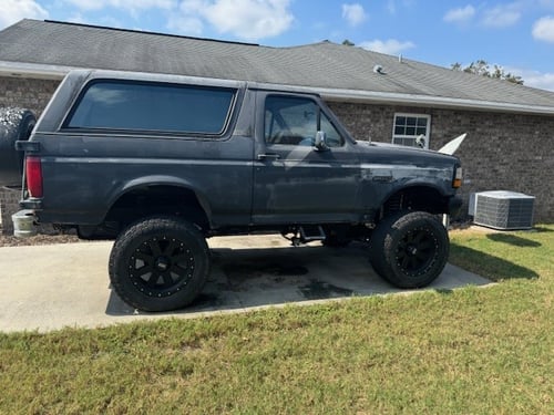 20 inch Ion Alloy 134's in Matte Black on a 1994 Ford Bronco