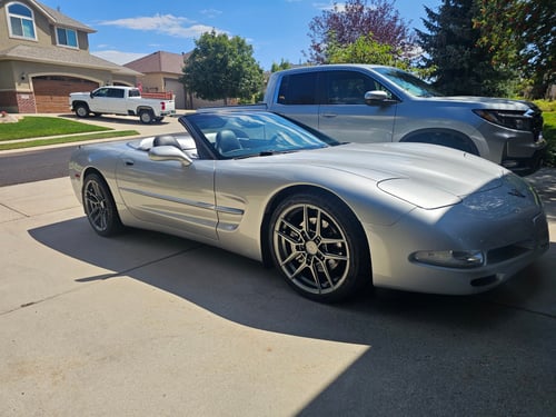 Staggered 19 inch Variant Helium in Gloss Gunmetal on a 1999 Chevrolet Corvette C5