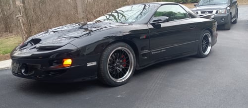 18 inch Ace Alloy AFF04 in Gloss Piano Black w/ Diamond Lip on a 2000 Pontiac Firebird