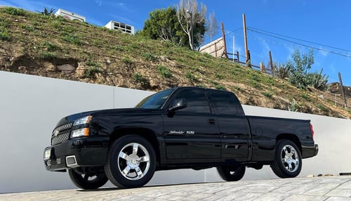 22 inch Chevrolet 1500 SS Replica Wheel Chrome FR33 on a 2004 Chevrolet Silverado 1500
