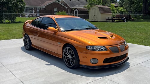 Staggered 19 inch Avant Garde M520R in Dark Graphite Metallic on a 2006 Pontiac GTO