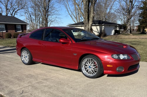 Staggered 18 inch MRR GT1 in Hyper Silver on a 2006 Pontiac GTO