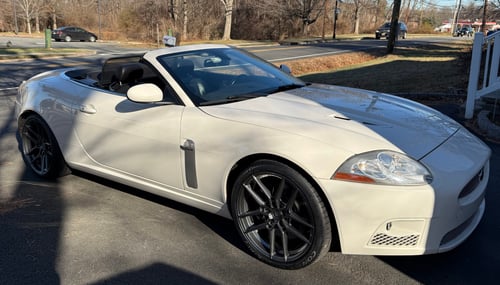 20 inch Staggered Variant Helium's in Gloss Gunmetal on a 2007 Jaguar XKR