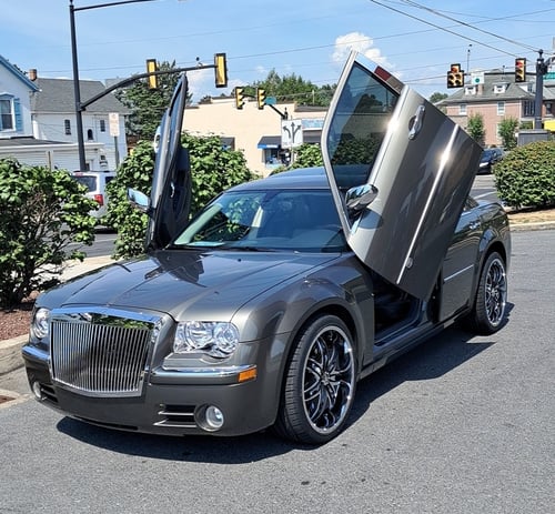 22 inch Diablo Morpheus' in Chrome w/ Black inserts on a 2008 Chrysler 300
