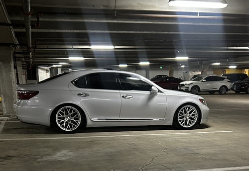 Staggered 20 inch Aodhan AFF9 in Gloss Silver Machined on an Lexus LS460