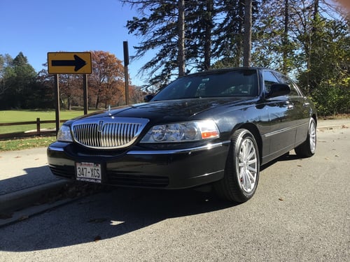 18 Inch MRR HR9's in Silver Machined Face on a 2008 Lincoln Town Car