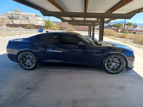Staggered 20 inch Avant Garde M580R in Dark Graphite Metallic on a 2011 Chevrolet Camaro SS