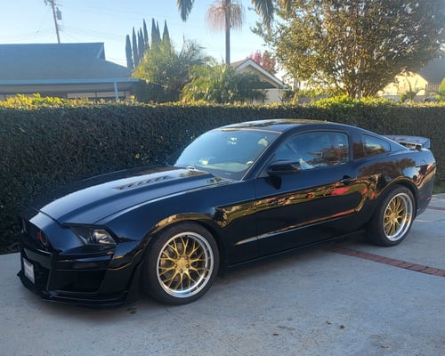 19 inch Ace Alloy AFF10 in Gold w/ Machined Lip on a 2013 Ford Mustang