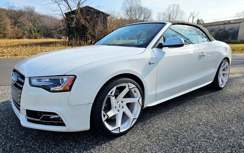 20 inch Niche Flash in Gloss White w/ Black Trim on a 2015 Audi S5