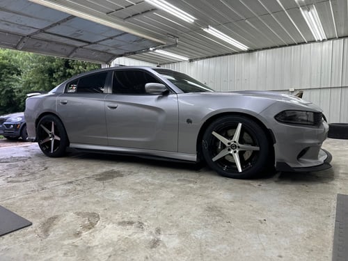 20 Staggered Marquee M1001 Gloss Black Machined