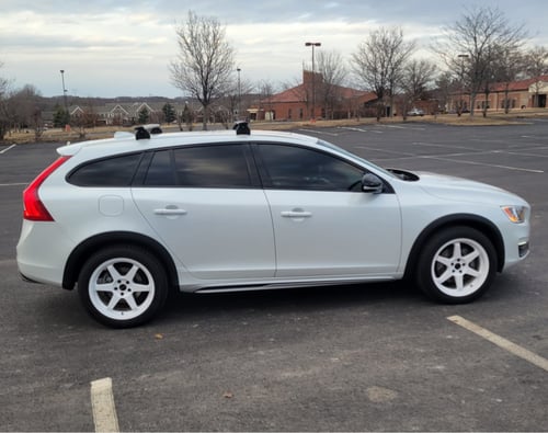 18 inch Vors TR37 in White on a 2016 Volvo S60