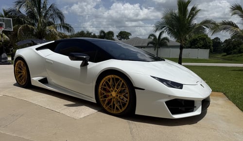 Staggered 20 inch Variant Maxim in Raw Phoenix Gold on a 2017 Lamborghini Huracan