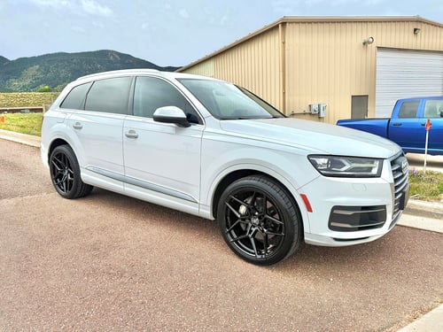 22 inch Rohana RFX11 in Gloss Black on a 2018 Audi Q7