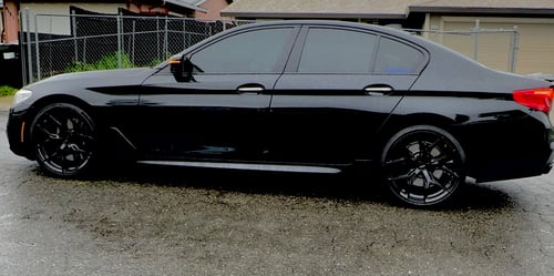 20 Staggered Vossen HF-5 Gloss Black on a 2018 BMW M550i X-Drive