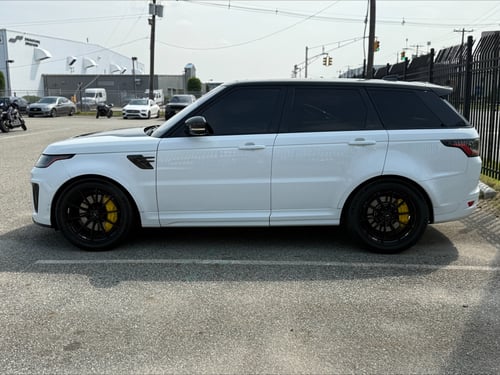 22 inch Savini SV-F1 in Gloss Black on a 2018 Range Rover SVR