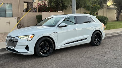 21 inch MRR FS06's in Gloss Black on a 2019 Audi E-Tron