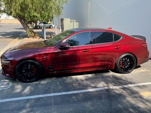 19 inch Staggered Dolce Performance Pista's in Gloss Black on a 2019 Genesis G70 AWD