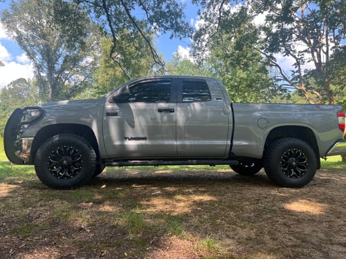 18 inch Fuel Off-Road Assault in Matte Black Milled on a 2019 Toyota Tundra