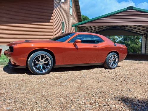20 inch Dodge Hellcat Replica Wheel FR70 in Chrome on a 2020 Dodge Challenger