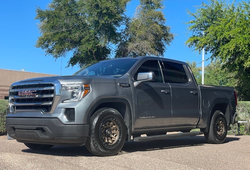 18 inch Fuel Off-Road Covert in Bronze w/ Black Lip on a 2020 GMC Sierra 1500
