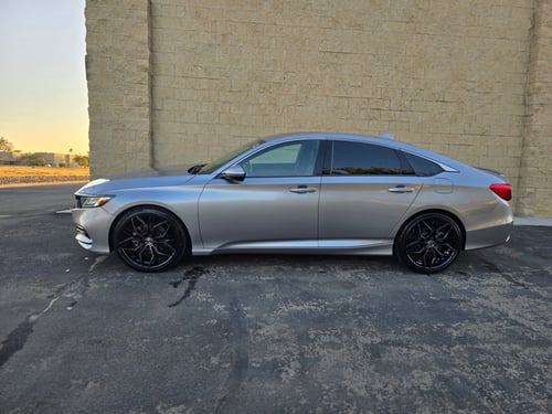 20 inch Select S105 Syndicate in Gloss Black Machined Dark Tint on a 2020 Honda Accord