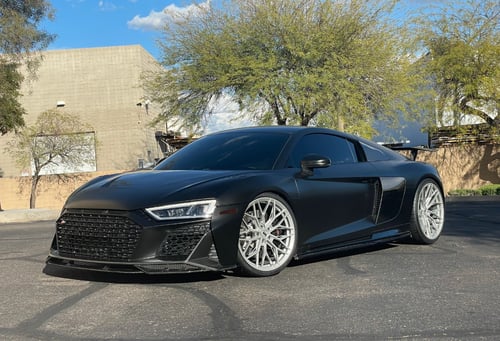 20 and 21 inch Staggered Variant Maxim's in Gloss Silver on a 2021 Audi R8
