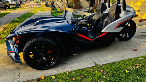22 inch Ace Alloy AFF07 in Gloss Piano Black on a 2022 Polaris Slingshot