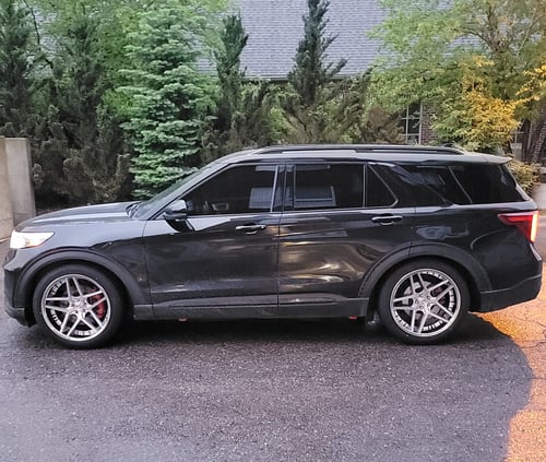 22 inch AZAD AZ1029 in Silver Brushed w/ Chrome Stainless Steel Lip on a 2022 Ford Explorer