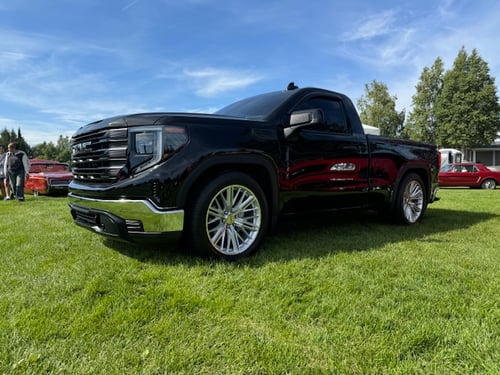 22 inch OE Concept Replica C23's in Gloss Silver Machined on a 2023 GMC Sierra 1500