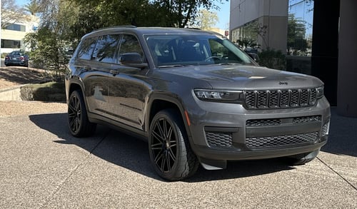 22 inch Curva Concepts C48 Gloss Black on a 2023 Jeep Grand Cherokee