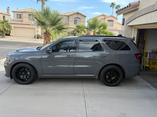 20 inch Dodge Hellcat Jeep Replica Wheel in Gloss Black FR70 on a 2024 Dodge Durango