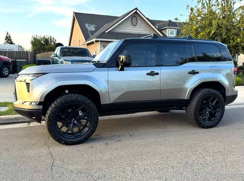 22 inch Vossen HF6-4 in Gloss Black on a 2025 Lexus GX550