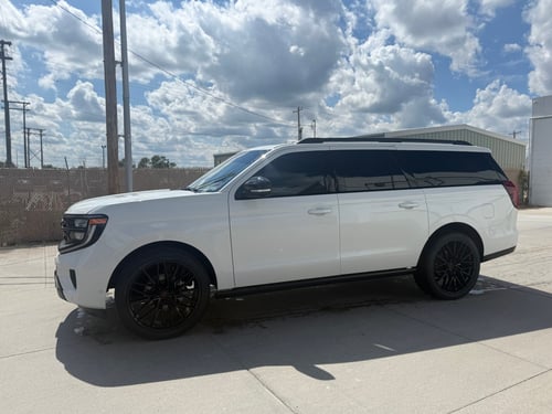 24 inch TIS Motorsports 506B in Gloss Black on a 2025 Ford Expedition