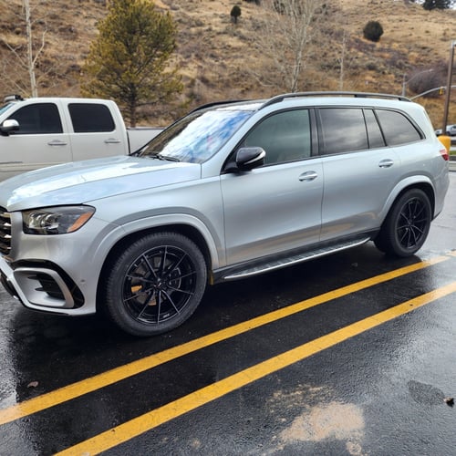 Staggered 22 inch Savini SV-F1 in Gloss Black w/ Double Dark Tint on a 2025 Mercedes GLS 450